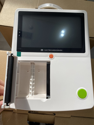 Dispositivo de ECG con pantalla táctil de 7 pulgadas de peso ligero Grabador de ECG para clínica hospitalaria