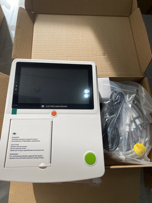 Máquina portátil de ECG para el hospital