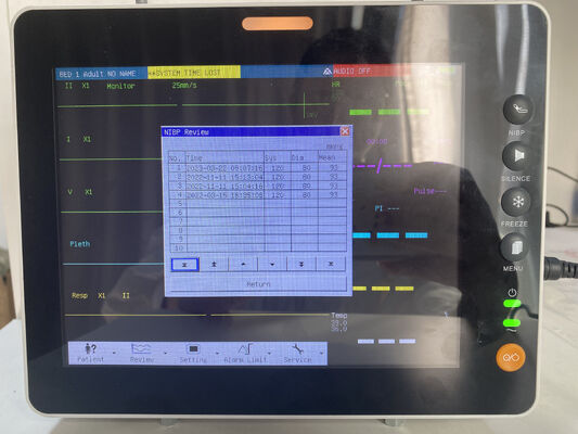 Display TFT a color de 8 pulgadas de parámetro múltiple Monitor de paciente con certificación ISO y compatibilidad con el tranvía / soporte de pared