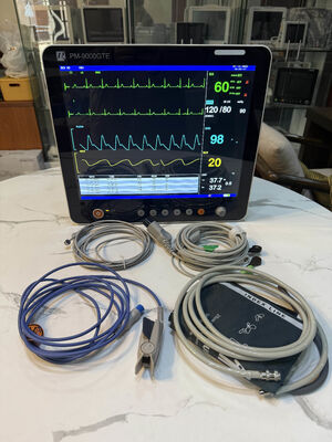 Display LCD portátil de 15 pulgadas en color de parámetros múltiples Monitor para pacientes con montaje en carrete / soporte de pared y diseño ligero de 5 kg